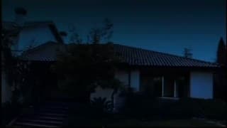 Deux grosses bites saccagent les trous d’une blondasse cochonne!