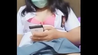 Khoe vú nửa đêm