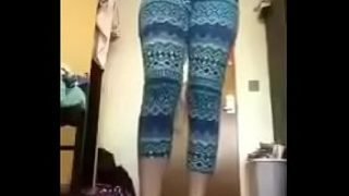 Se masturba y me lo manda