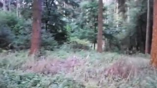 Young blonde fingers and toys her pussy on web cam